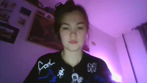 Snapshot of glitter_doll chatting on January 16, 4:18 pm glitter_doll online show from January 16, 4:18 pm