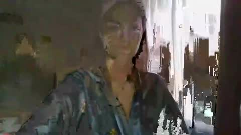 Snapshot of glitter_doll chatting on January 17, 9:06 am glitter_doll online show from January 17, 9:06 am