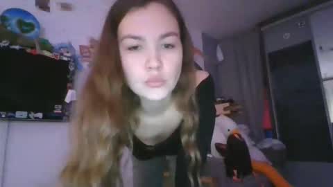 Snapshot of glitter_doll chatting on January 18, 5:15 pm glitter_doll online show from January 18, 5:15 pm