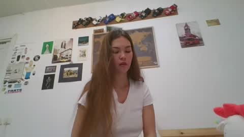 Snapshot of glitter_doll chatting on January 21, 1:22 pm glitter_doll online show from January 21, 1:22 pm