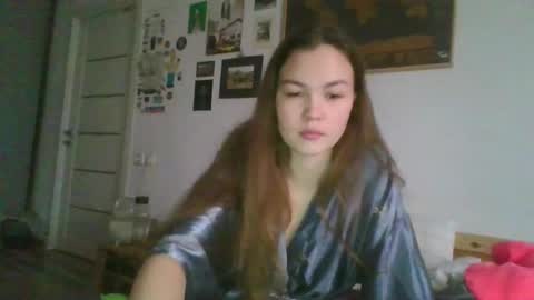 Snapshot of glitter_doll chatting on January 22, 9:46 am glitter_doll online show from January 22, 9:46 am