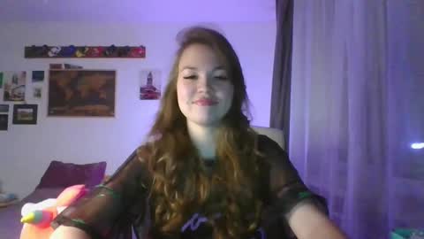 Snapshot of glitter_doll chatting on January 24, 4:49 pm glitter_doll online show from January 24, 4:49 pm