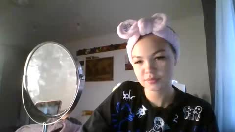 Snapshot of glitter_doll chatting on January 29, 8:08 am glitter_doll online show from January 29, 8:08 am