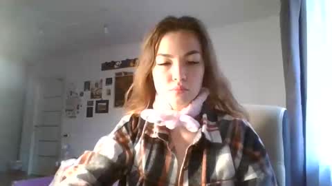 Snapshot of glitter_doll chatting on February 2, 10:57 am glitter_doll online show from February 2, 10:57 am