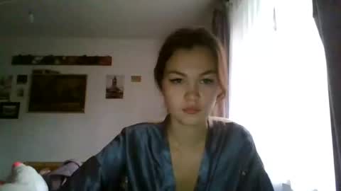 Snapshot of glitter_doll chatting on February 4, 10:43 am glitter_doll online show from February 4, 10:43 am