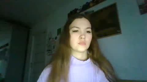 Snapshot of glitter_doll chatting on February 6, 1:43 pm glitter_doll online show from February 6, 1:43 pm