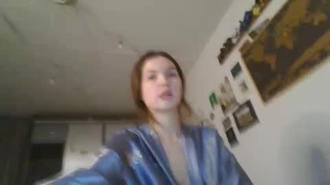 Snapshot of glitter_doll chatting on February 25, 2:44 pm glitter_doll online show from February 25, 2:44 pm