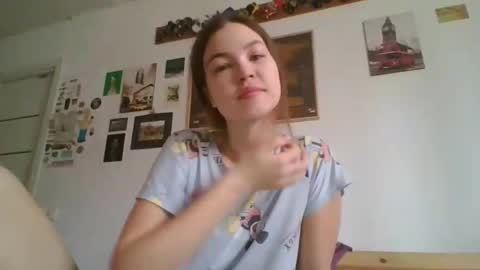 Snapshot of glitter_doll chatting on February 28, 8:42 am glitter_doll online show from February 28, 8:42 am
