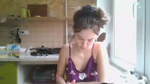 Snapshot of glitter_doll chatting on March 3, 12:37 pm glitter_doll online show from March 3, 12:37 pm