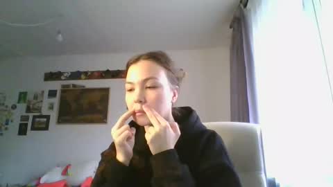 Snapshot of glitter_doll chatting on March 5, 12:00 pm glitter_doll online show from March 5, 12:00 pm