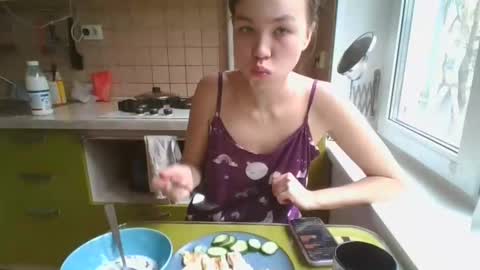 Snapshot of glitter_doll chatting on March 6, 10:09 am glitter_doll online show from March 6, 10:09 am