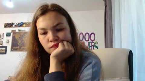 Snapshot of glitter_doll chatting on September 10, 8:03 am glitter_doll online show from September 10, 8:03 am