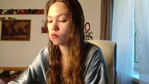 Snapshot of glitter_doll chatting on September 11, 8:36 am glitter_doll online show from September 11, 8:36 am