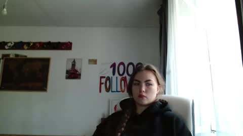 Snapshot of glitter_doll chatting on September 16, 8:15 am glitter_doll online show from September 16, 8:15 am