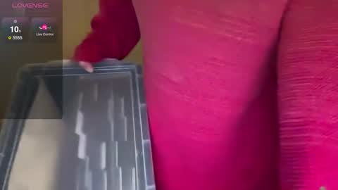 Snapshot of glitterkitty_108 chatting on November 10, 10:53 pm GlitterKitty 108 online show from November 10, 10:53 pm