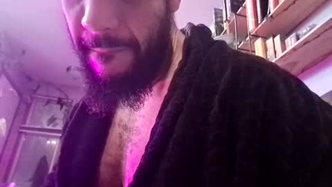 Snapshot of globalmovement chatting on December 17, 7:29 am globalmovement online show from December 17, 7:29 am