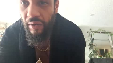 Snapshot of globalmovement chatting on January 24, 8:00 pm globalmovement online show from January 24, 8:00 pm