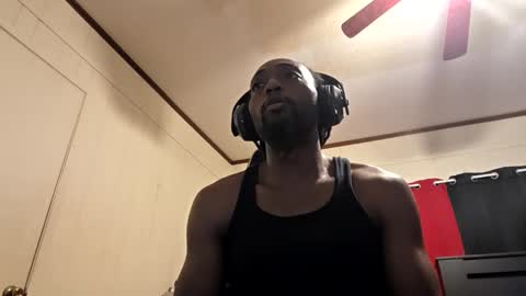 glomightyj online show from May 22, 7:37 am