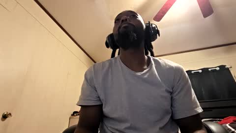 glomightyj online show from June 9, 3:56 pm