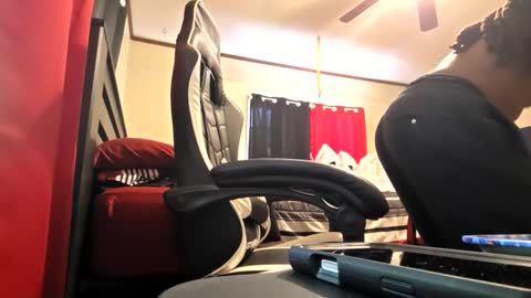 glomightyj online show from June 10, 8:41 pm