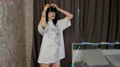 gloomy_muse online show from July 24, 1:09 pm