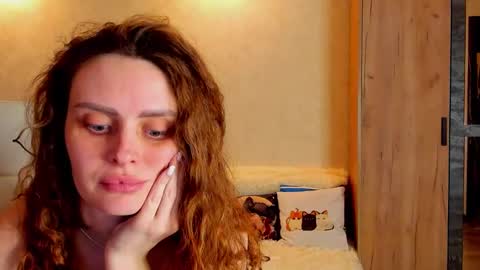 Gloria Wood online show from February 19, 8:20 pm