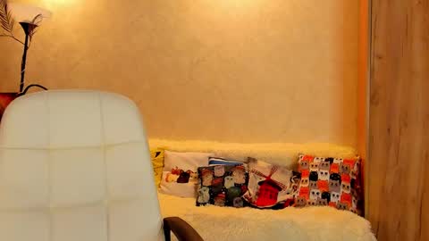 Gloria Wood online show from March 8, 9:40 pm