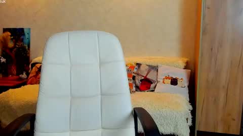 Gloria Wood online show from May 7, 9:09 pm