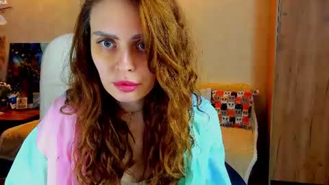 Gloria Wood online show from June 11, 6:50 pm