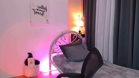 shy online show from November 3, 3:02 pm