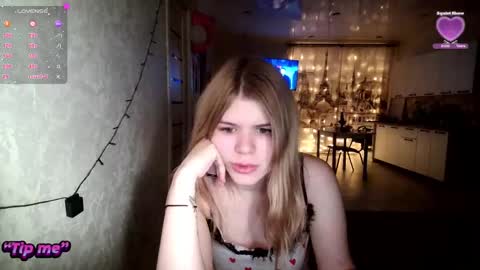  Roxy  online show from December 18, 1:02 pm