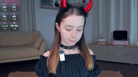 Snapshot of glowhub_ chatting on May 2, 7:52 pm Ann Eliz and Gigi online show from May 2, 7:52 pm