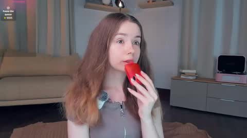 Snapshot of glowhub_ chatting on May 8, 8:03 pm Ann Eliz and Gigi online show from May 8, 8:03 pm