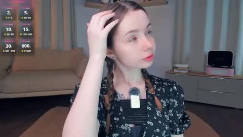 Snapshot of glowhub_ chatting on May 10, 8:14 pm Ann Eliz and Gigi online show from May 10, 8:14 pm