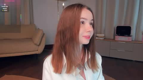 Snapshot of glowhub_ chatting on May 30, 9:23 pm Ann Eliz and Gigi online show from May 30, 9:23 pm