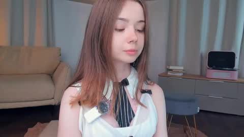 Snapshot of glowhub_ chatting on June 6, 10:36 pm Ann Eliz and Gigi online show from June 6, 10:36 pm