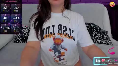 Snapshot of glowmimi chatting on November 3, 5:25 pm Mia online show from November 3, 5:25 pm