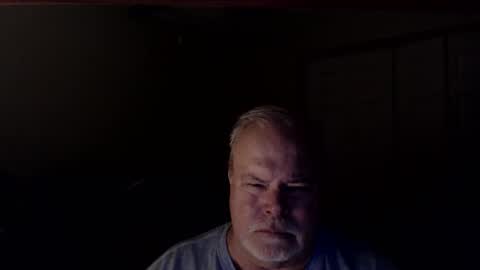 Snapshot of gmctruckguy chatting on December 19, 1:01 am gmctruckguy online show from December 19, 1:01 am