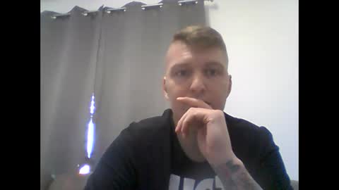 Snapshot of gmonay1331 chatting on October 2, 12:39 am gmonay1331 online show from October 2, 12:39 am