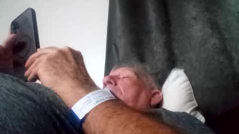 Snapshot of gmony2491 chatting on April 14, 1:22 am gmony2491 online show from April 14, 1:22 am