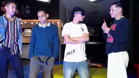 THOMAS AND DAMIAND online show from February 2, 7:04 pm