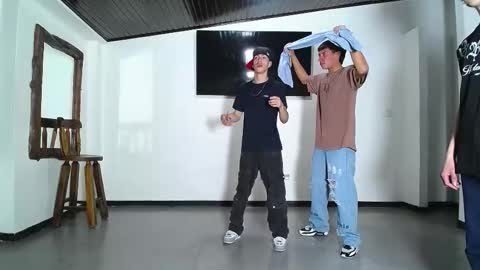 THOMAS AND DAMIAND online show from October 24, 6:37 pm