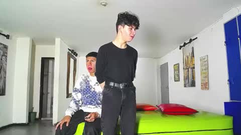 THOMAS AND DAMIAND online show from January 17, 7:39 pm