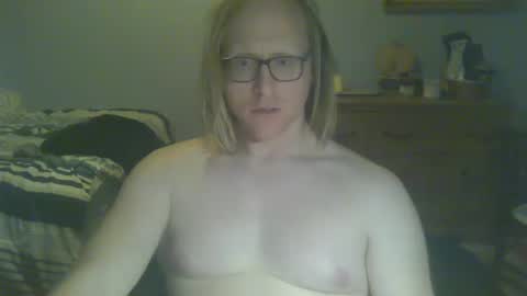 Snapshot of gnger31foru chatting on December 4, 1:36 am Steven Meadow online show from December 4, 1:36 am