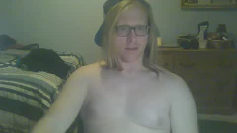 Snapshot of gnger31foru chatting on December 15, 1:13 am Steven Meadow online show from December 15, 1:13 am