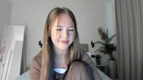 Snapshot of go0d_grl chatting on October 5, 8:01 am Lina online show from October 5, 8:01 am