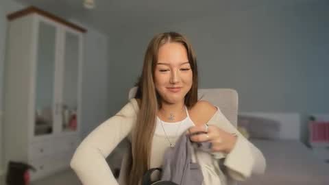 Snapshot of go0d_grl chatting on October 28, 8:40 am Lina online show from October 28, 8:40 am