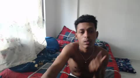 Snapshot of god_chinolatino chatting on May 7, 7:19 pm god_chinolatino online show from May 7, 7:19 pm