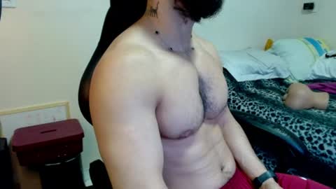 Snapshot of god_hunkules chatting on July 28, 6:20 pm god hunkules online show from July 28, 6:20 pm