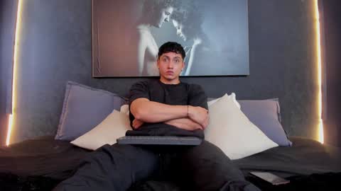 steven online show from December 7, 5:09 pm